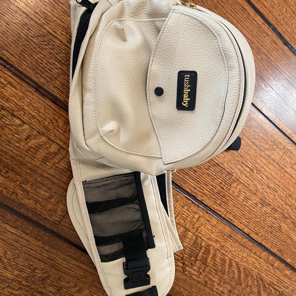tushbaby Cream Leather Hip Carrier - Picture 2 of 4